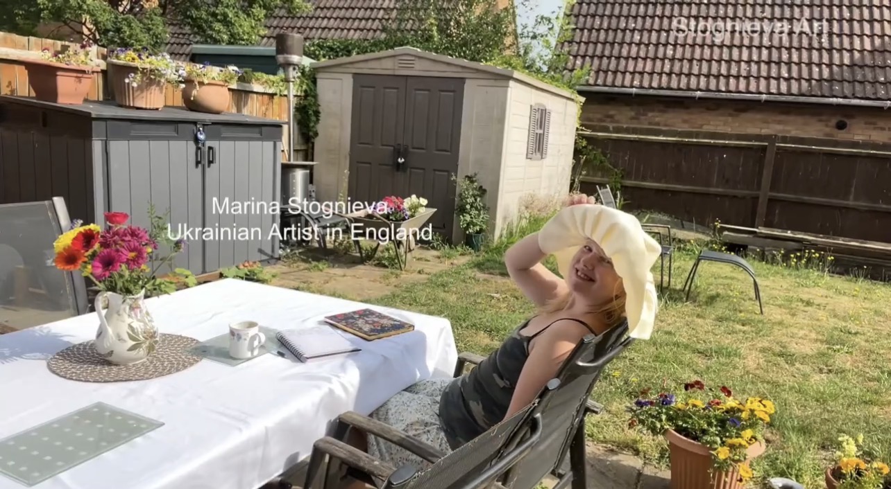 Marina Stognieva painting in a garden in England in spring 2026